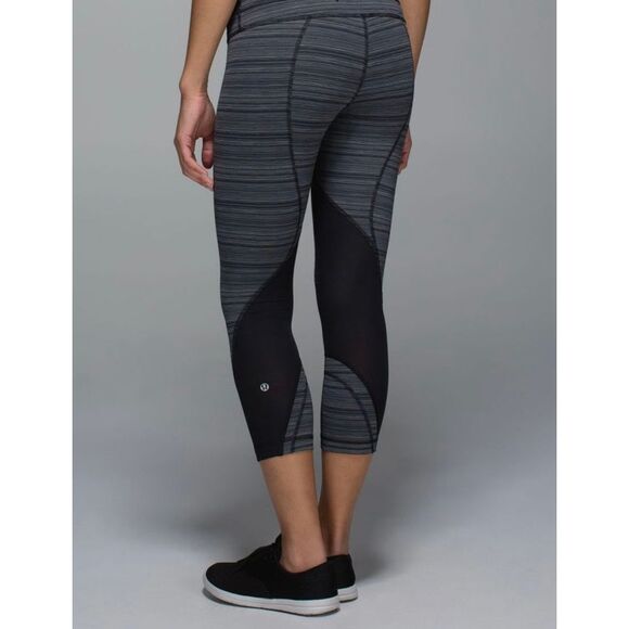 LULULEMON Women’s Cyber Stripe Deep Coal Black Run: Inspire Crop II (Mesh) Leggi - Picture 2 of 12
